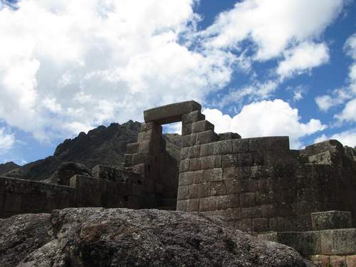Les Ruines des Pisac dans la Vallée Sacrée des Incas à Cusco