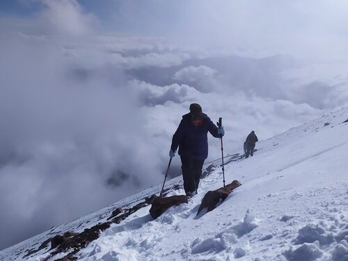 Ascension du Volcan Misti au dessus des nuages