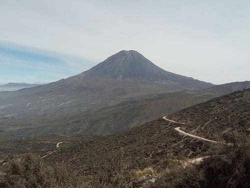 Vue sur le Volcan Misti en revenant du Lac Salinas